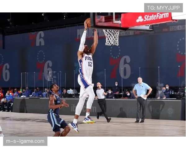 安德森传球视野惊艳全场，精准调度引领球队逆转取胜