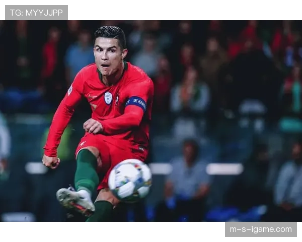 C罗无球跑动成战术焦点，教练盛赞其为现代足球典范